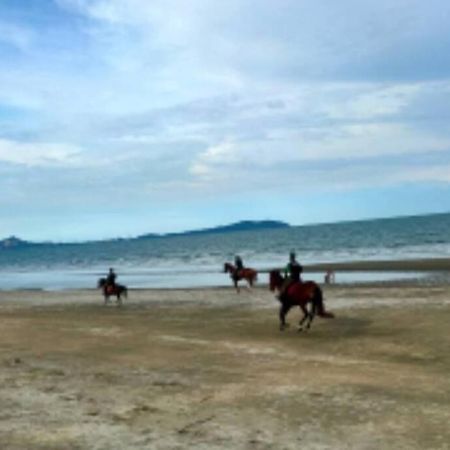 Timurbay Beach Resort Kuantan By Ana Exterior foto